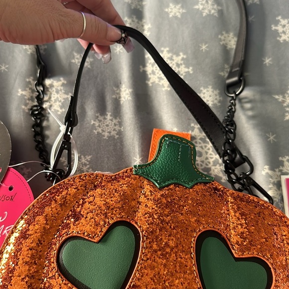 Betsey Johnson Halloween Pumpkin Sparkle Glow-In-The-Dark 2 face crossbody purse - Picture 8 of 15